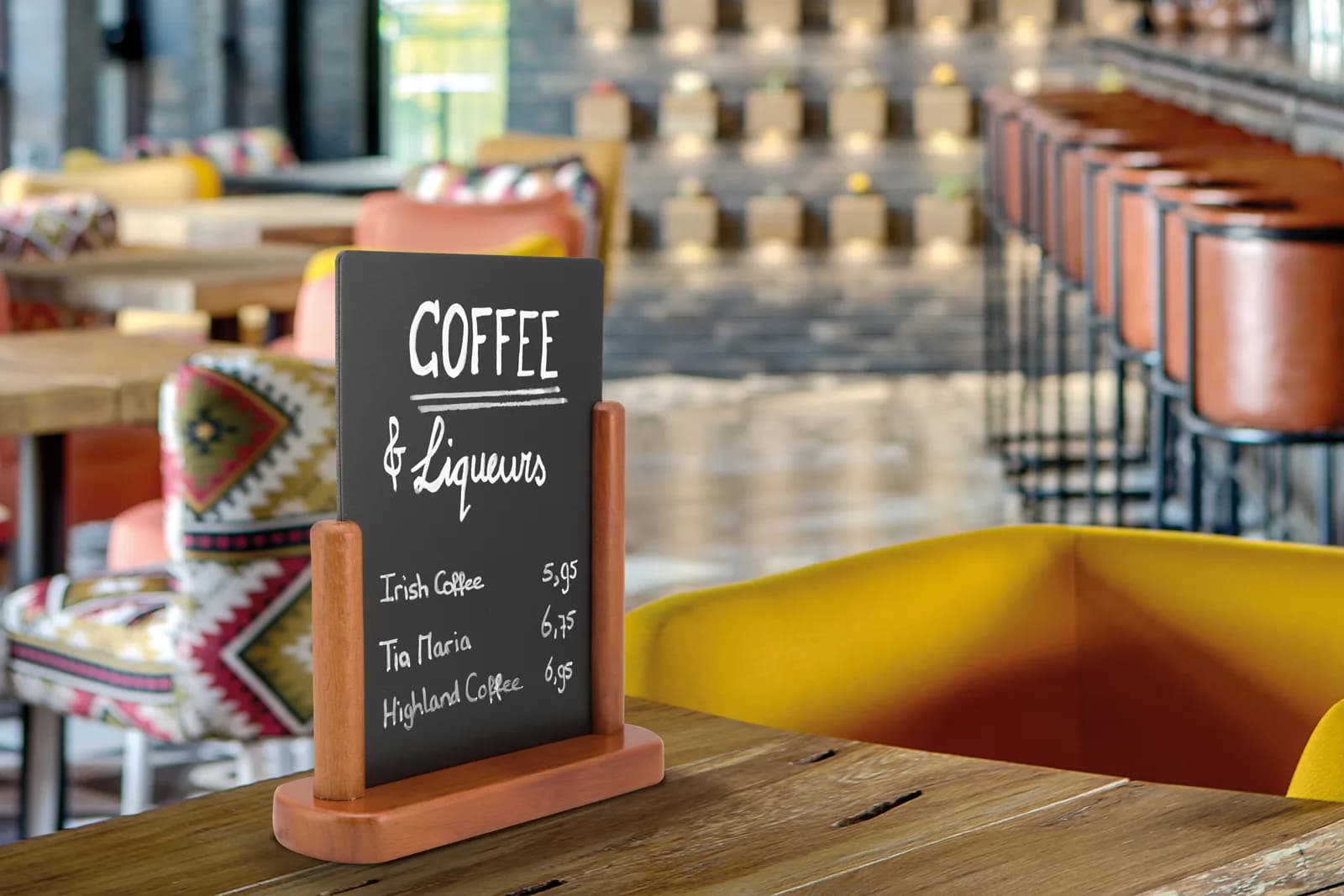 Securit® Elegant mahonie tafelkrijtbord A5 - gelakt hout voor restaurants en cafés — Securit® by Montandor — In situ