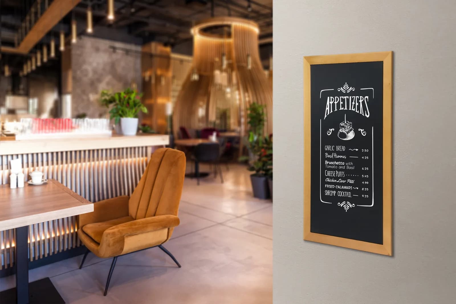 Securit® Holz-Kreidetafel lang, Teakfinish – 56×100cm inkl. Wandbefestigung — Securit® by Montandor — In situ
