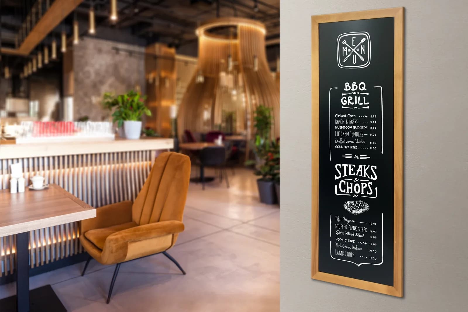 Securit® Holz-Kreidetafel lang, Teakfinish – 56×150cm inkl. Wandbefestigung — Securit® by Montandor — In situ